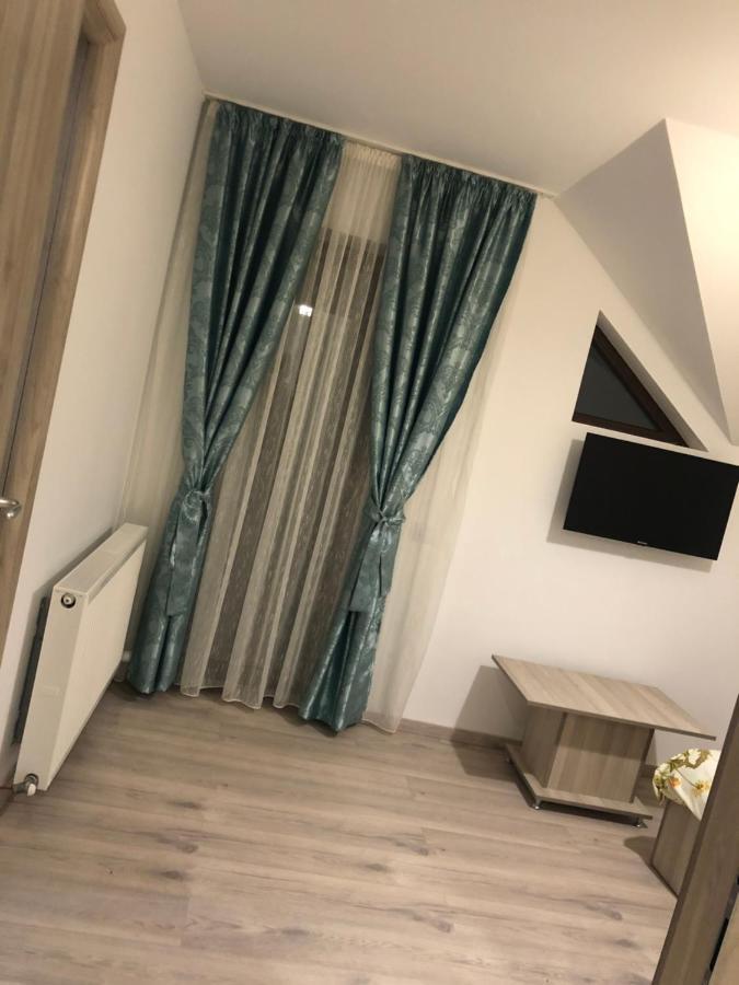 Hotel New House à Curtea de Argeş Extérieur photo