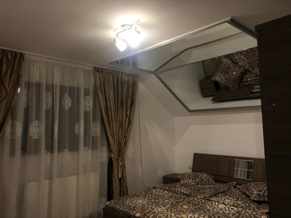Hotel New House à Curtea de Argeş Extérieur photo