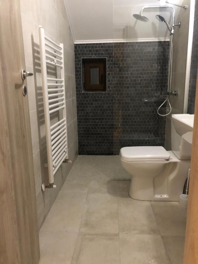 Hotel New House à Curtea de Argeş Extérieur photo