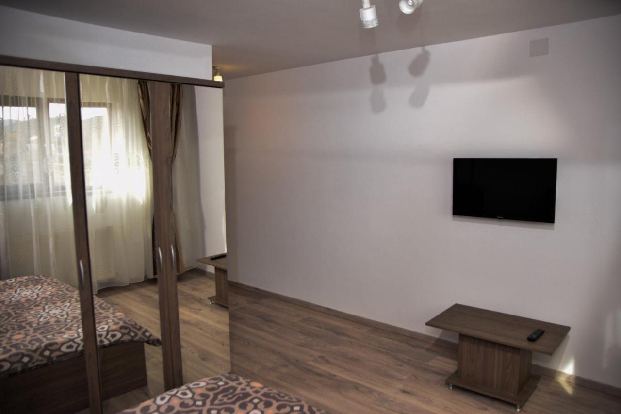 Hotel New House à Curtea de Argeş Extérieur photo
